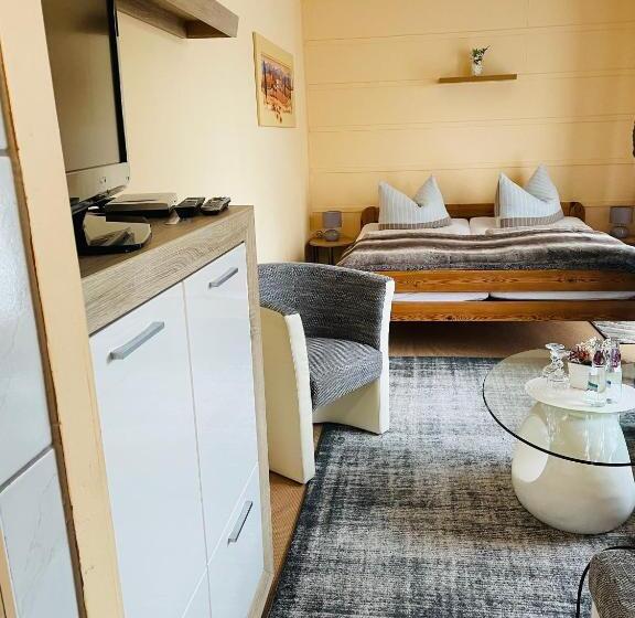 호스텔 Restaurant Seeblick Direkt Am Schweriner See