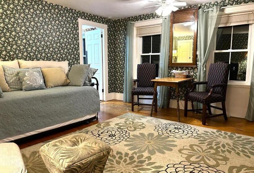 فندق صغير The Birchwood Inn, Tavern And Restaurant