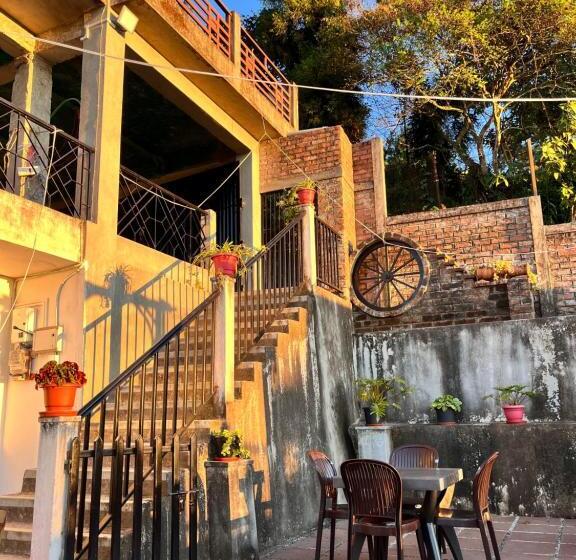 ベッドアンドブレックファースト Ej’s Frontyard  The Home Cafe & Stay