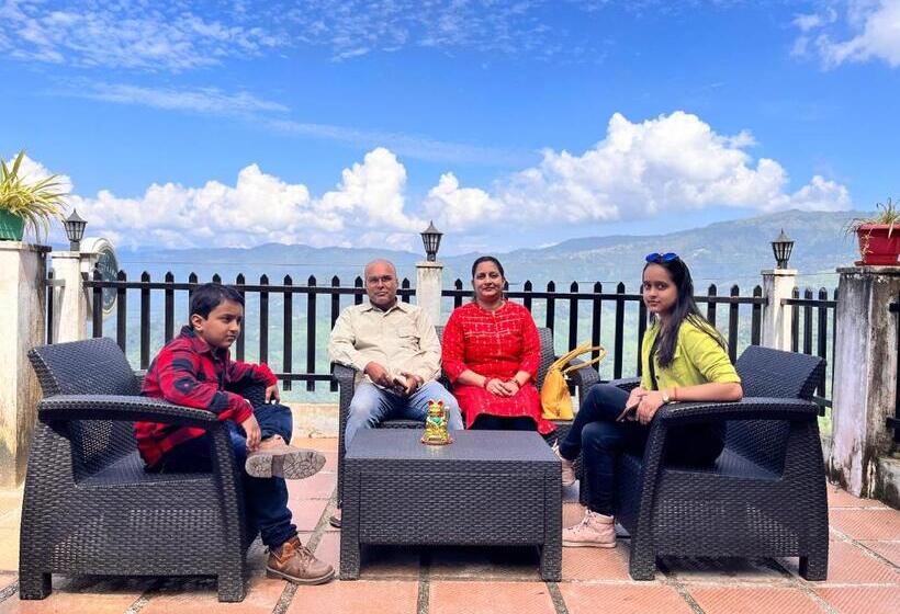 ベッドアンドブレックファースト Ej’s Frontyard  The Home Cafe & Stay