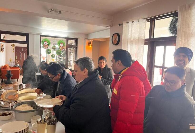 ベッドアンドブレックファースト Ej’s Frontyard  The Home Cafe & Stay