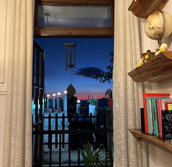 ベッドアンドブレックファースト Ej’s Frontyard  The Home Cafe & Stay