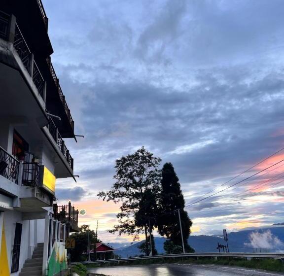 민박 Ej’s Frontyard  The Home Cafe & Stay