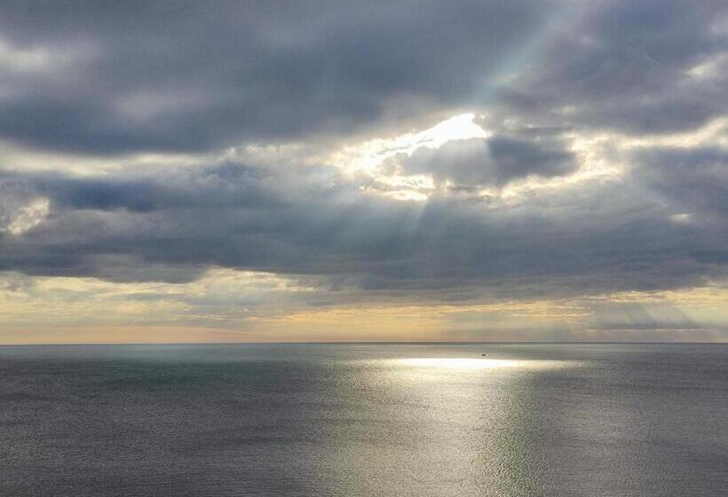 Bed and Breakfast Buenavida Hostel, Habitación Amplia Con Baño En Suite Y Vista Al Mar