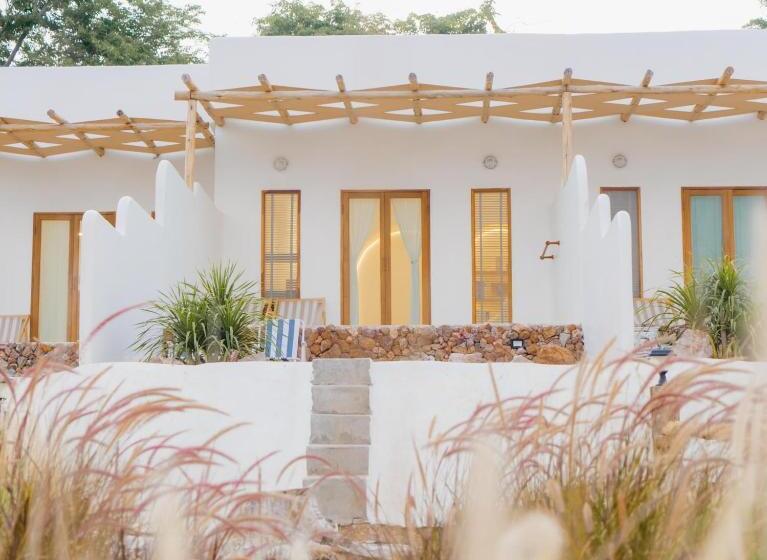 Bed and Breakfast Kamari Cafe&resort Kohlarn คามารีคาเฟ่แอนด์รีสอร์ทเกาะล้าน