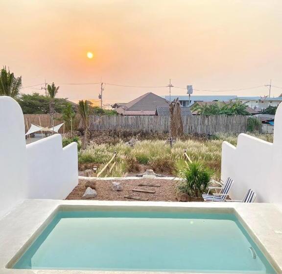 Bed and Breakfast Kamari Cafe&resort Kohlarn คามารีคาเฟ่แอนด์รีสอร์ทเกาะล้าน