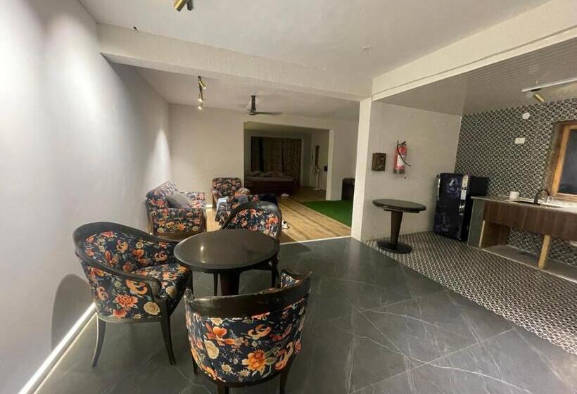 Bed and Breakfast Treeleaf Icon By Treeleafhomestays