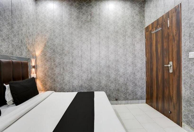 Collection O Hotel Always Welcome