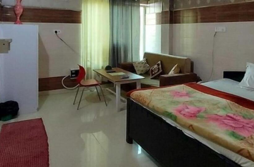 Collection O Hotel Paradise And Restaurant