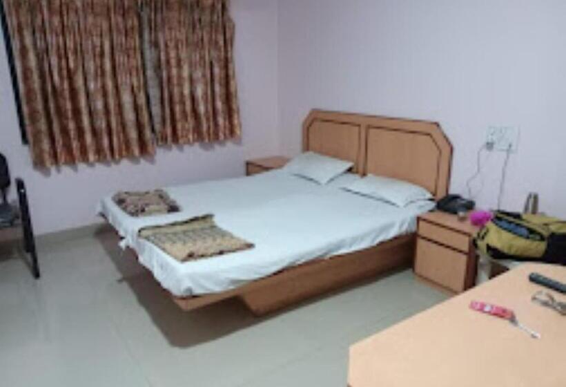 호텔 Amit Plaza Dhule