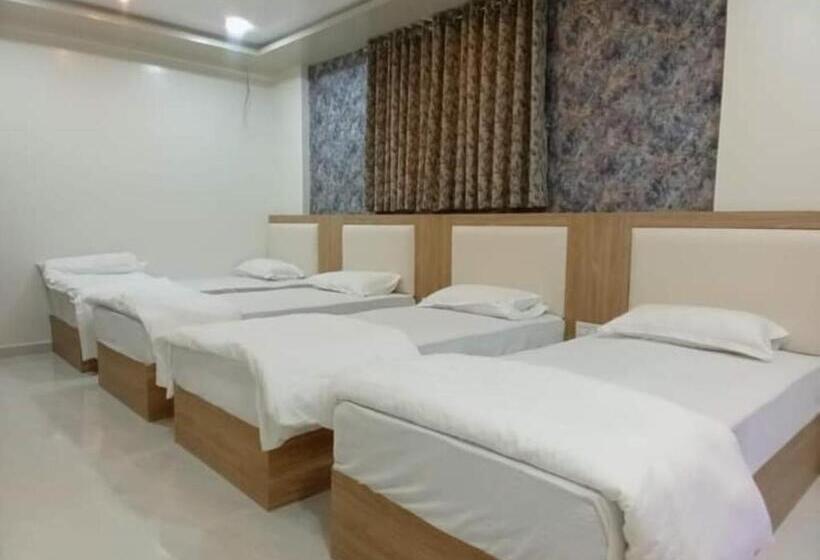 בית מלון כפרי Annapurna Executive,tuljapur