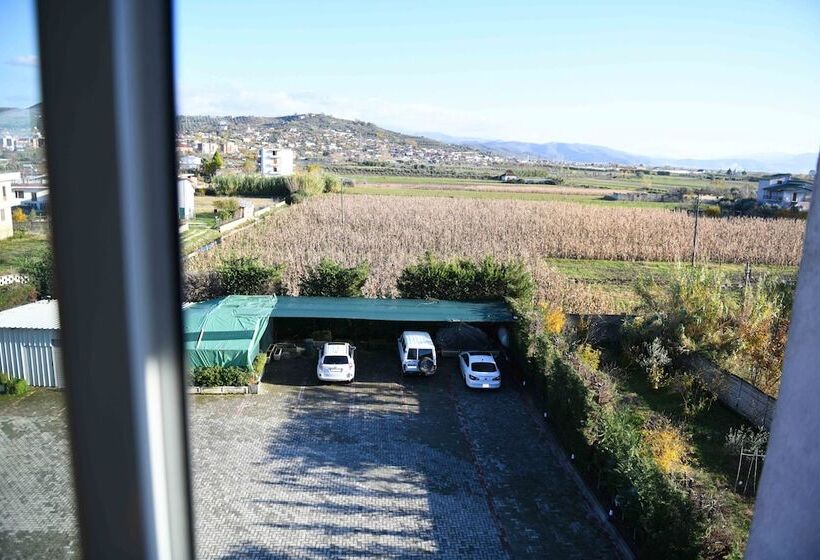 בית מלון כפרי Bardhi