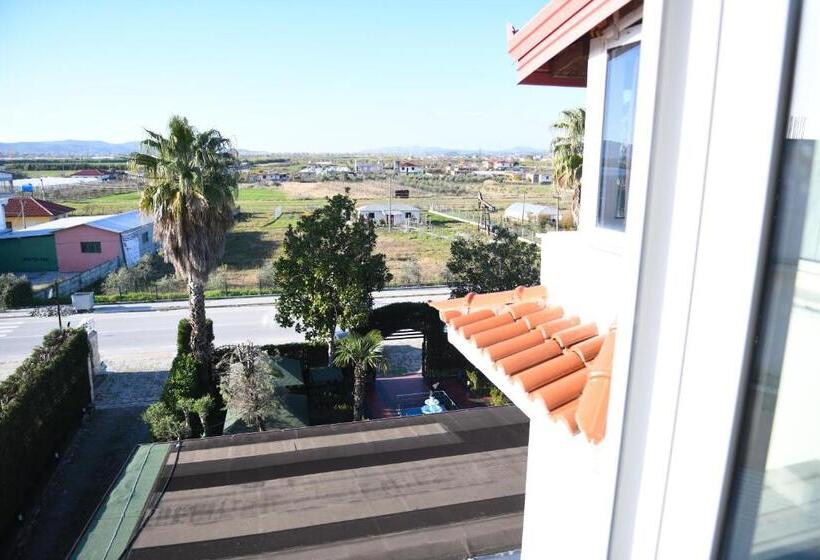 בית מלון כפרי Bardhi