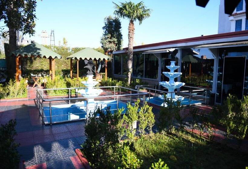 בית מלון כפרי Bardhi