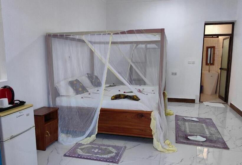 Blue Tides Hotel & Restaurant