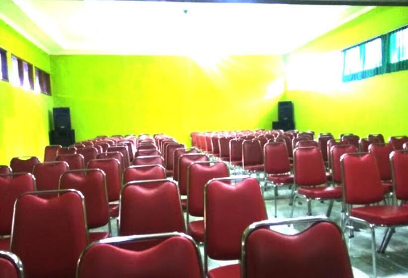 ホテル Capital O 93331 By Hexa Niaga Hospitalita