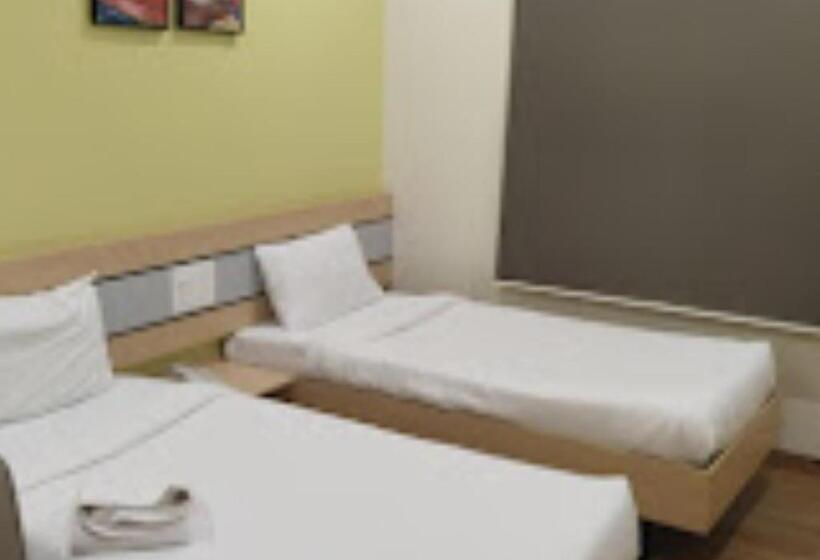 בית מלון כפרי City Centre Latur   Lodging & Restaurant Latur