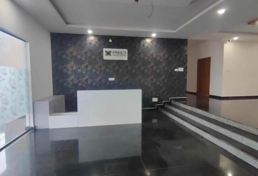 ホテル Collection O Petals Otium