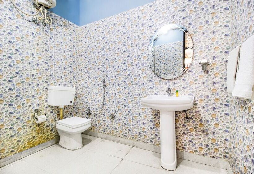 هتل Fabexpress Aathira Inn