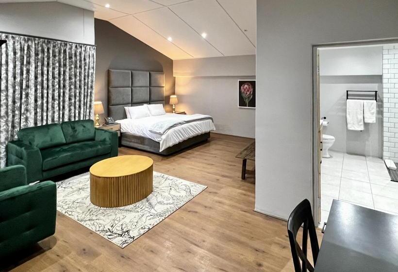 Отель Ferns Country Lodge