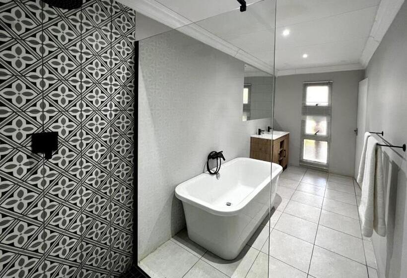 Отель Ferns Country Lodge