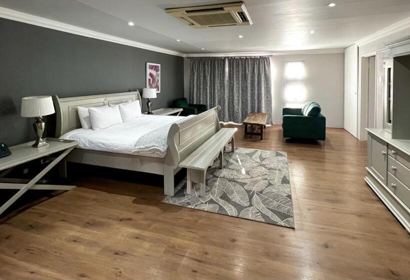 Отель Ferns Country Lodge