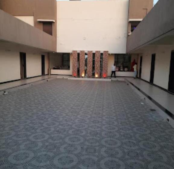 בית מלון כפרי Girija,junnar