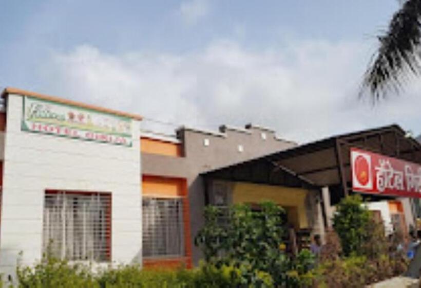 בית מלון כפרי Girija,junnar