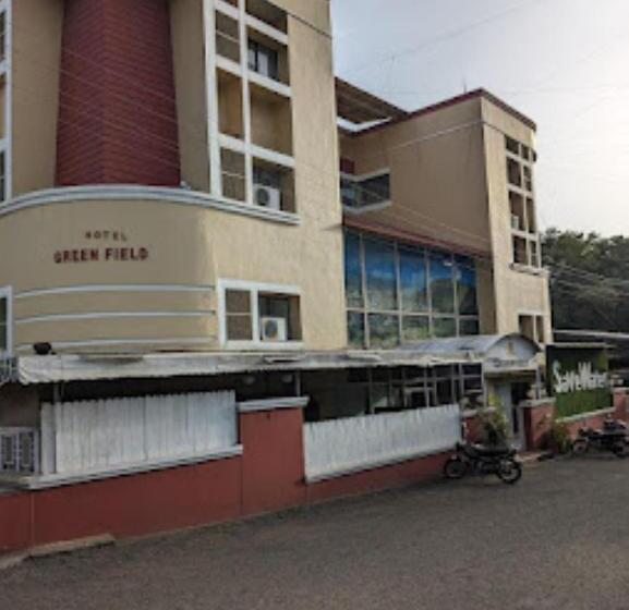 فندق Green Field, Satara