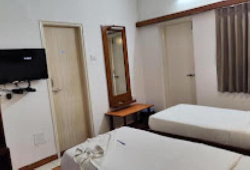 فندق Green Field, Satara