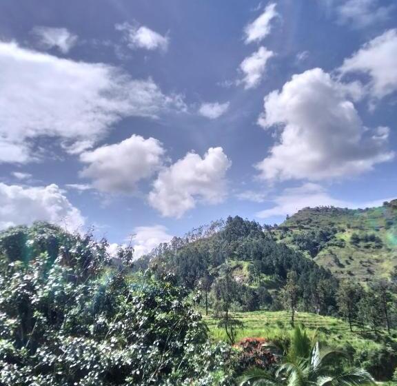 בית מלון כפרי Hills View Lodge & Restaurant