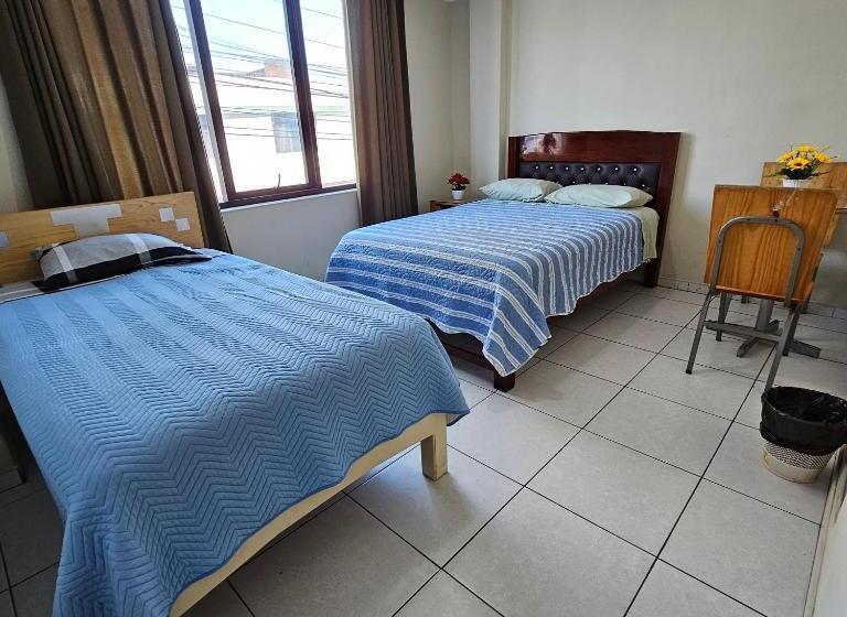 هتل Hostal Santa Barbara