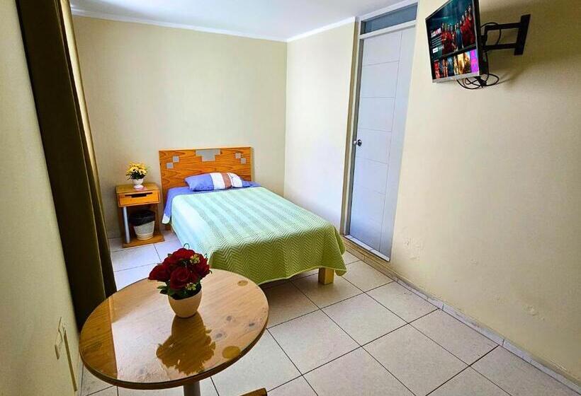 هتل Hostal Santa Barbara