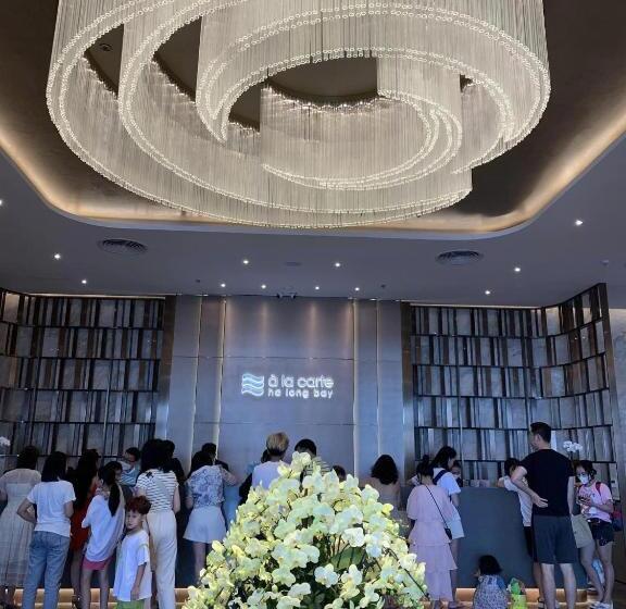 هتل Khách Sạn A Lacarte Hạ Long Bay, Ngay Mặt Biển, Miễn Phí Bể Bơi