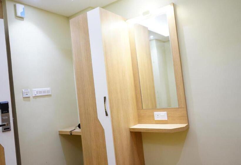 酒店 Neelgiri Grand