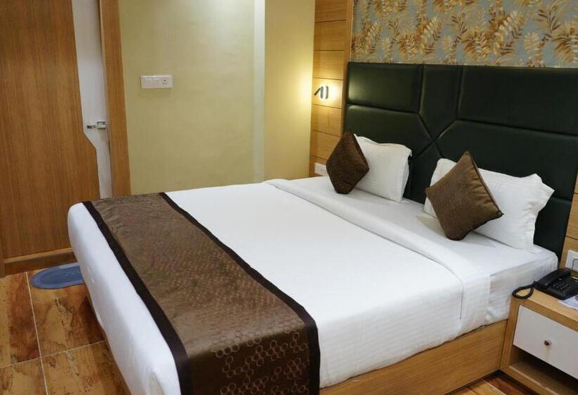 Отель Neelgiri Grand