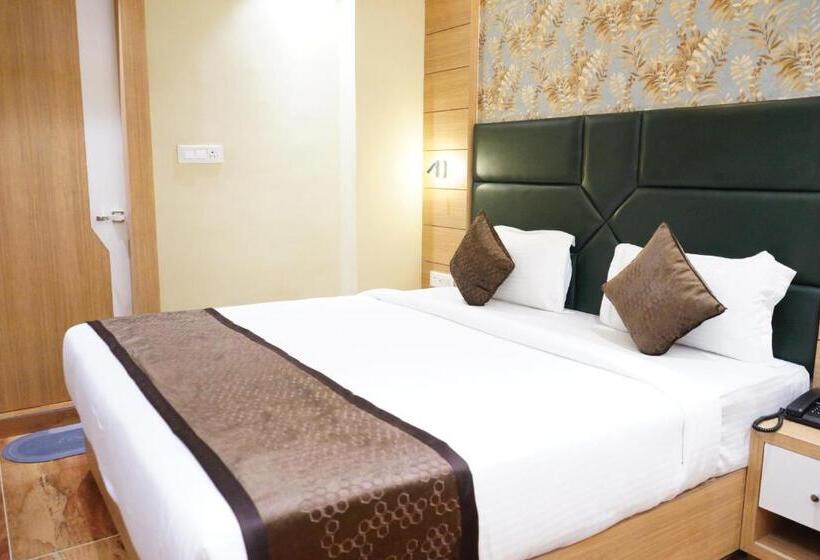 酒店 Neelgiri Grand