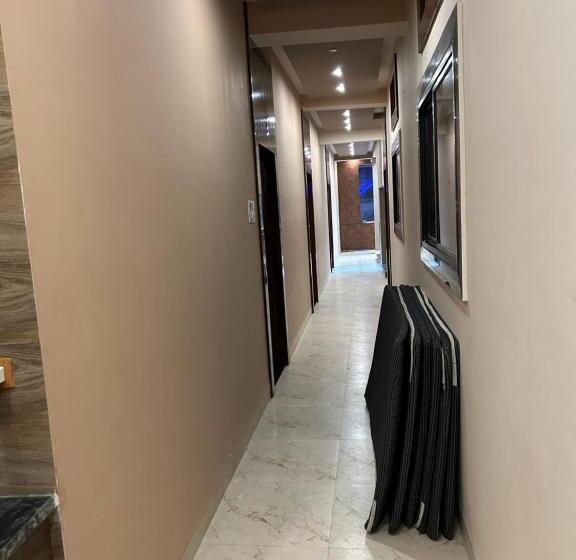 בית מלון כפרי New Agrawal Pudi Bhandar