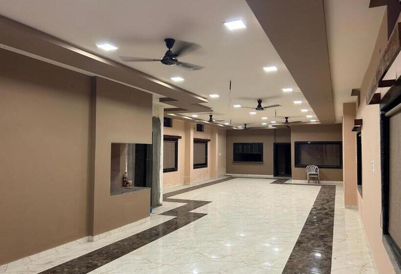 בית מלון כפרי New Agrawal Pudi Bhandar