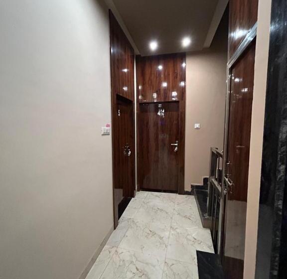 בית מלון כפרי New Agrawal Pudi Bhandar