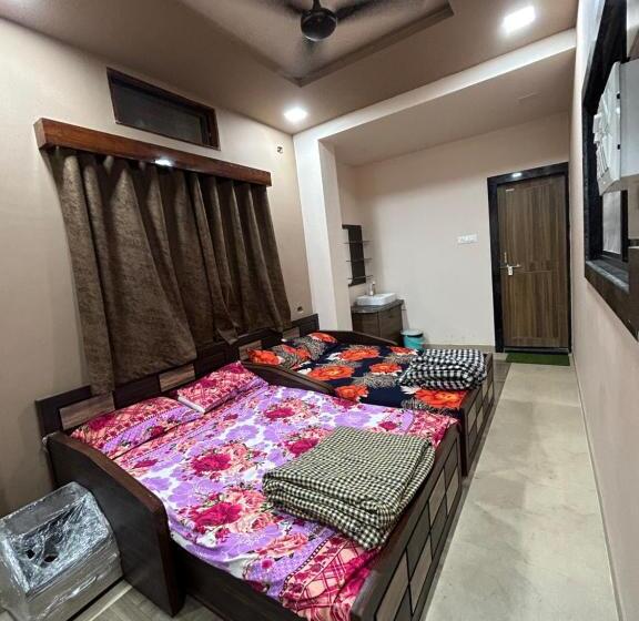 בית מלון כפרי New Agrawal Pudi Bhandar