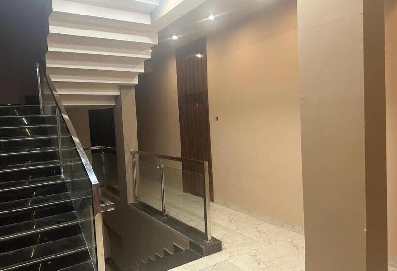 בית מלון כפרי New Agrawal Pudi Bhandar