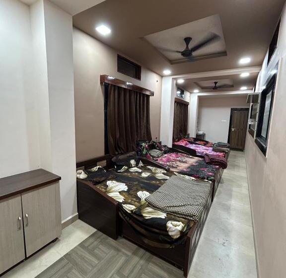 בית מלון כפרי New Agrawal Pudi Bhandar