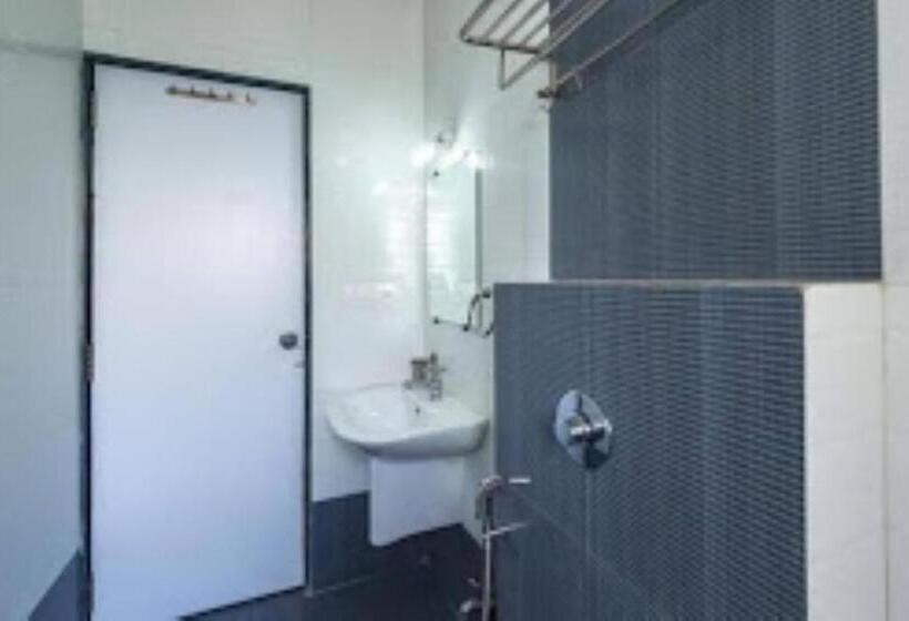 فندق Om Executive, Satara