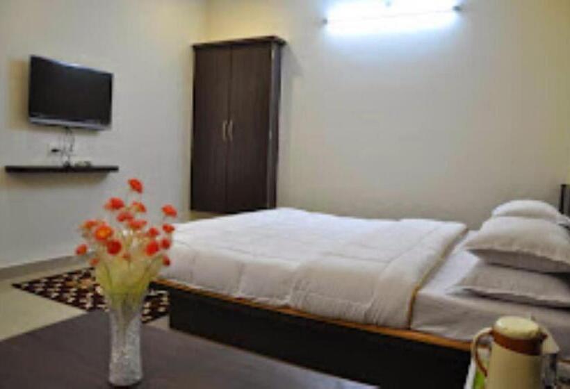 فندق Om Executive, Satara