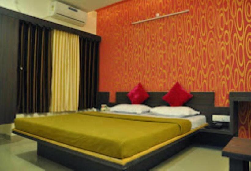 فندق Om Executive, Satara