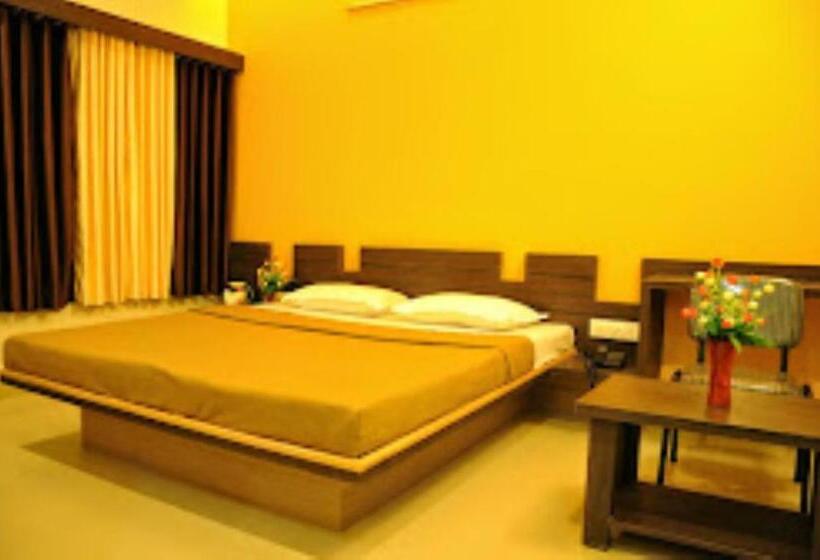 فندق Om Executive, Satara