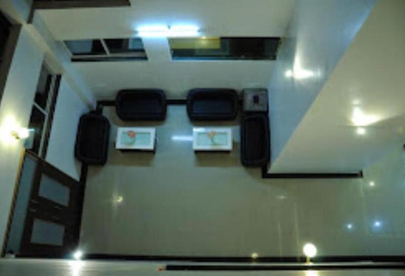 فندق Om Executive, Satara