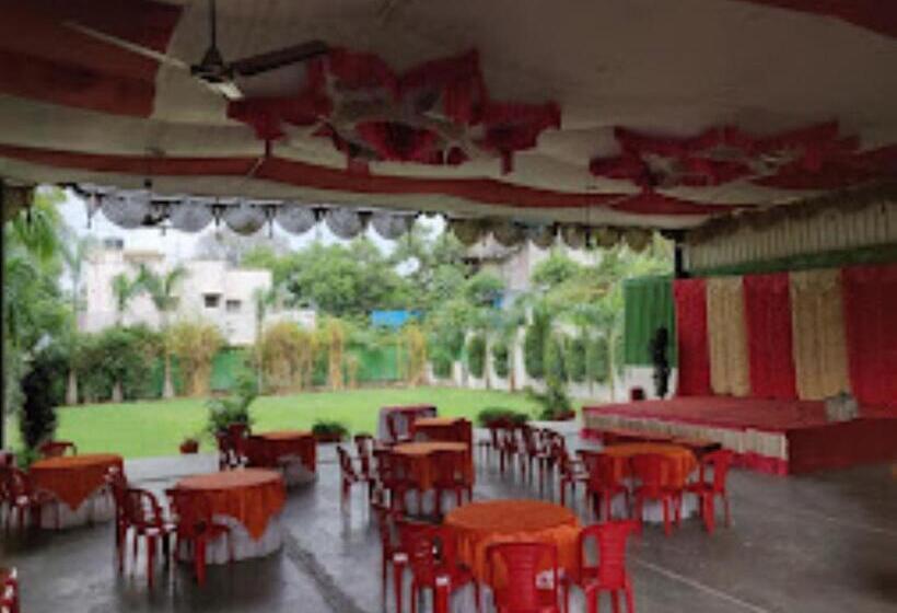 فندق Om Executive, Satara