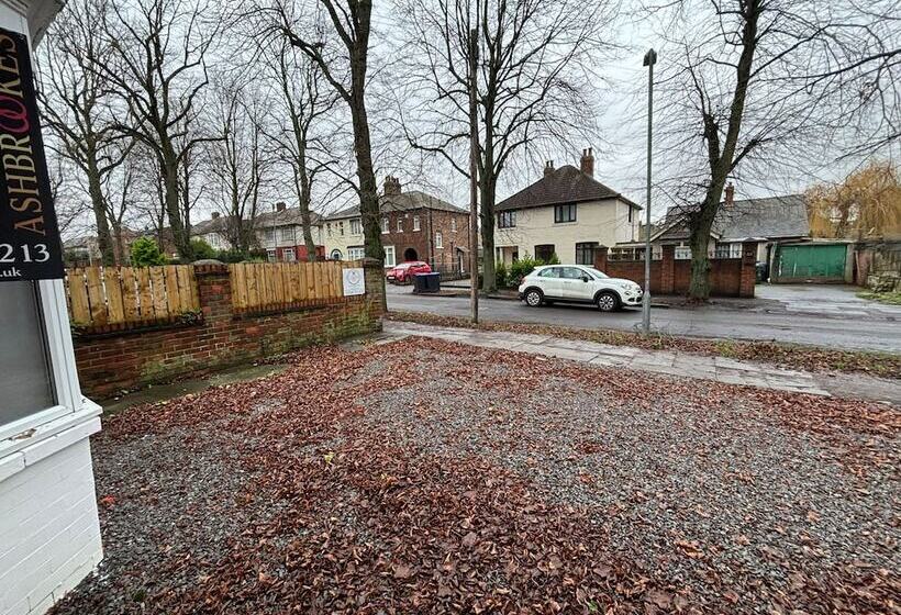 Отель Oyo Arcadia By Habitat101